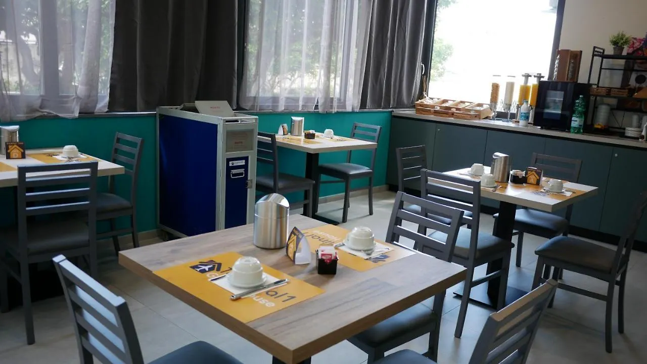 Appartement Terminal 1 Guest House Napels Italië